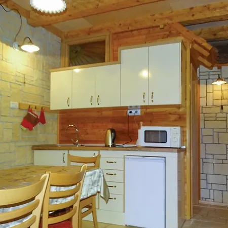 Σπίτι διακοπών Two-bedroom Holiday In Pivka